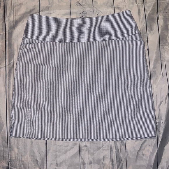 S.C. & CO. Stripped skort size medium - Picture 1 of 9